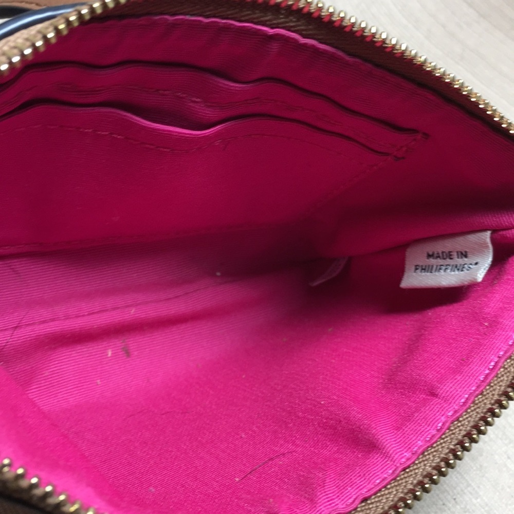 Coach wristlet - Picture 7 of 8